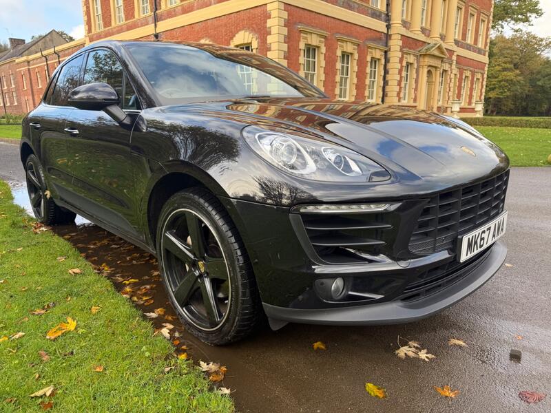 PORSCHE MACAN